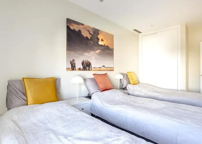 Terraced House Close Town Holiday home *